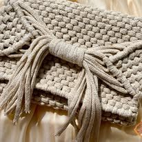 شنطة ايد من خيوط المكرمية